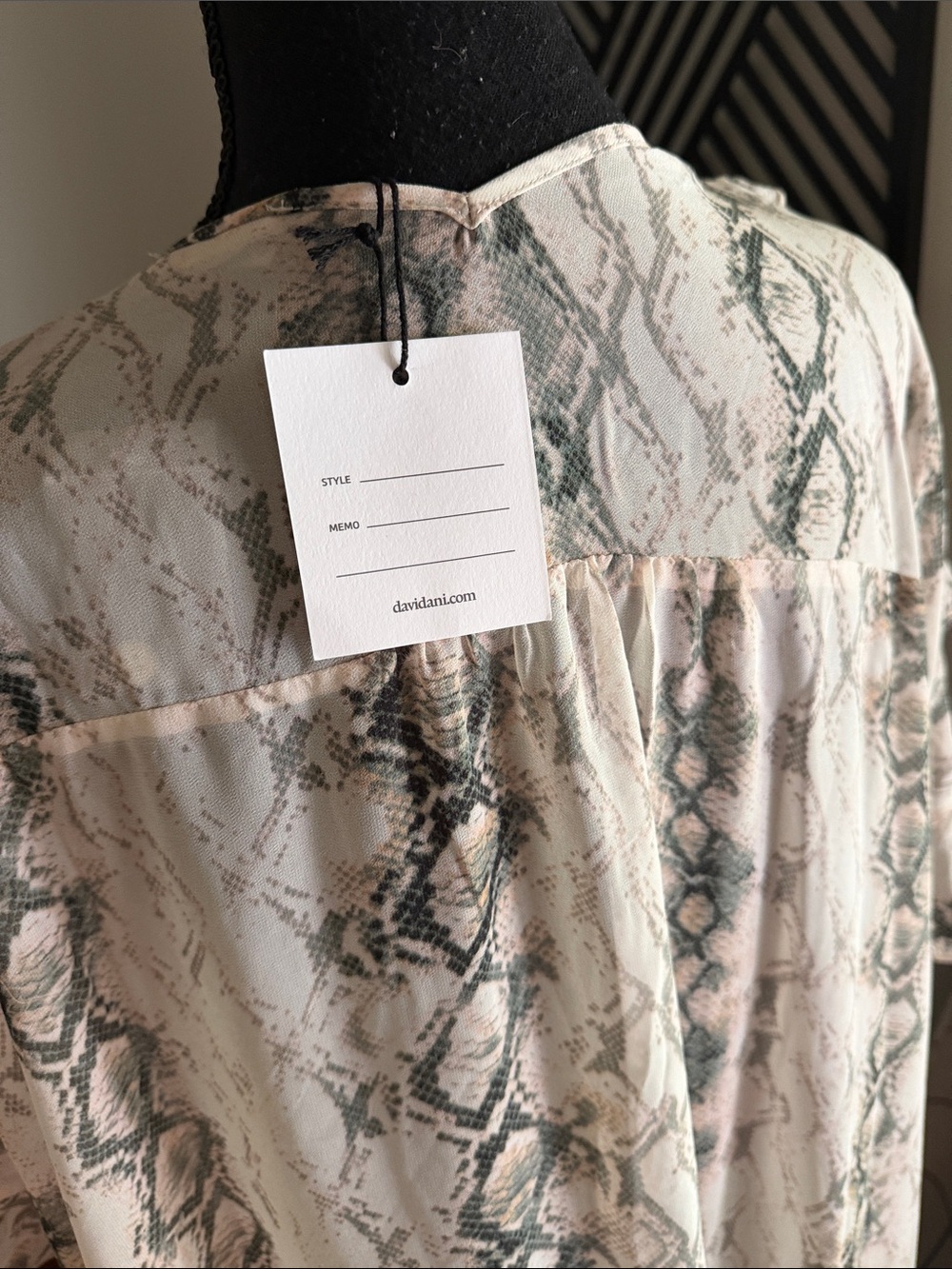 DAVI & DANI Neutral Snake-Print Ruffle Kimono medium - Picture 6 of 13